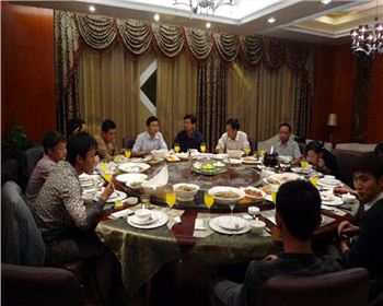 成都鉤機租賃公司聚餐