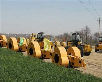 壓路機施工前要點,成都沖擊壓路機租賃公司為您解答