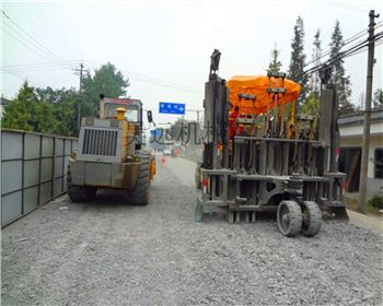 昊遠(yuǎn)多錘頭破碎機和Z形壓在施工