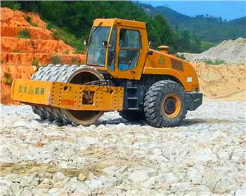 成都壓路機租賃