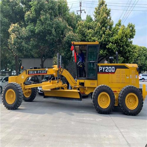 平地機(jī)換季保養(yǎng)時應(yīng)如何更換液壓油？